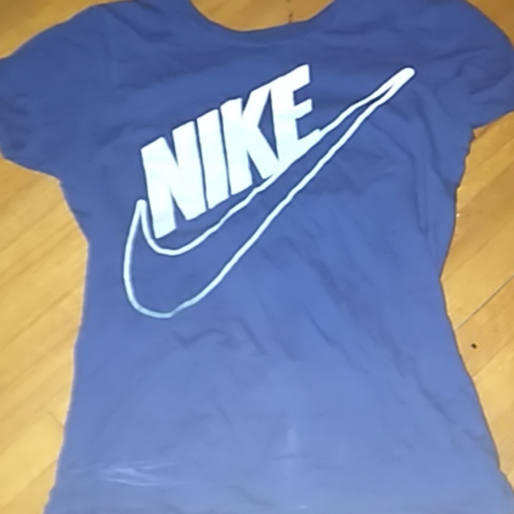 Nike Tee ( ◜‿◝ )♡